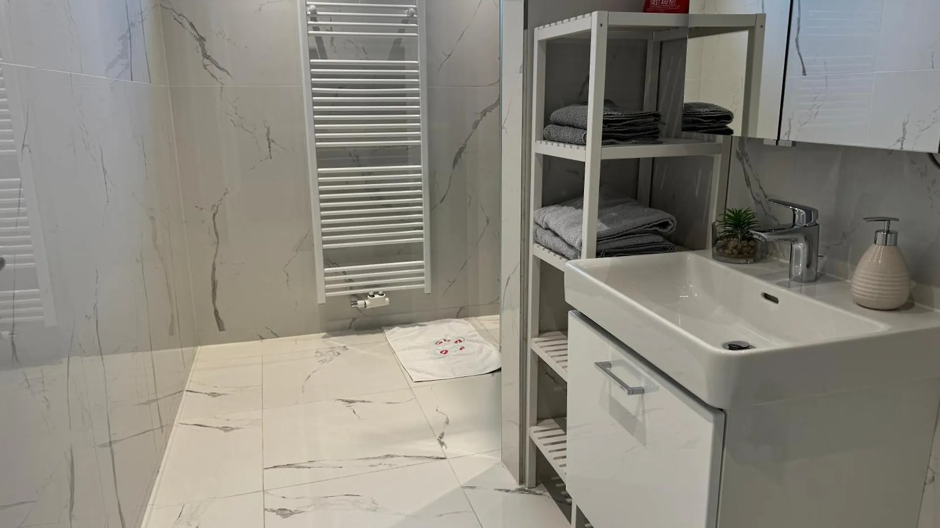 Gemuetliche 2- Zimmer Apartment Nahe Neuen Donau Wenen
