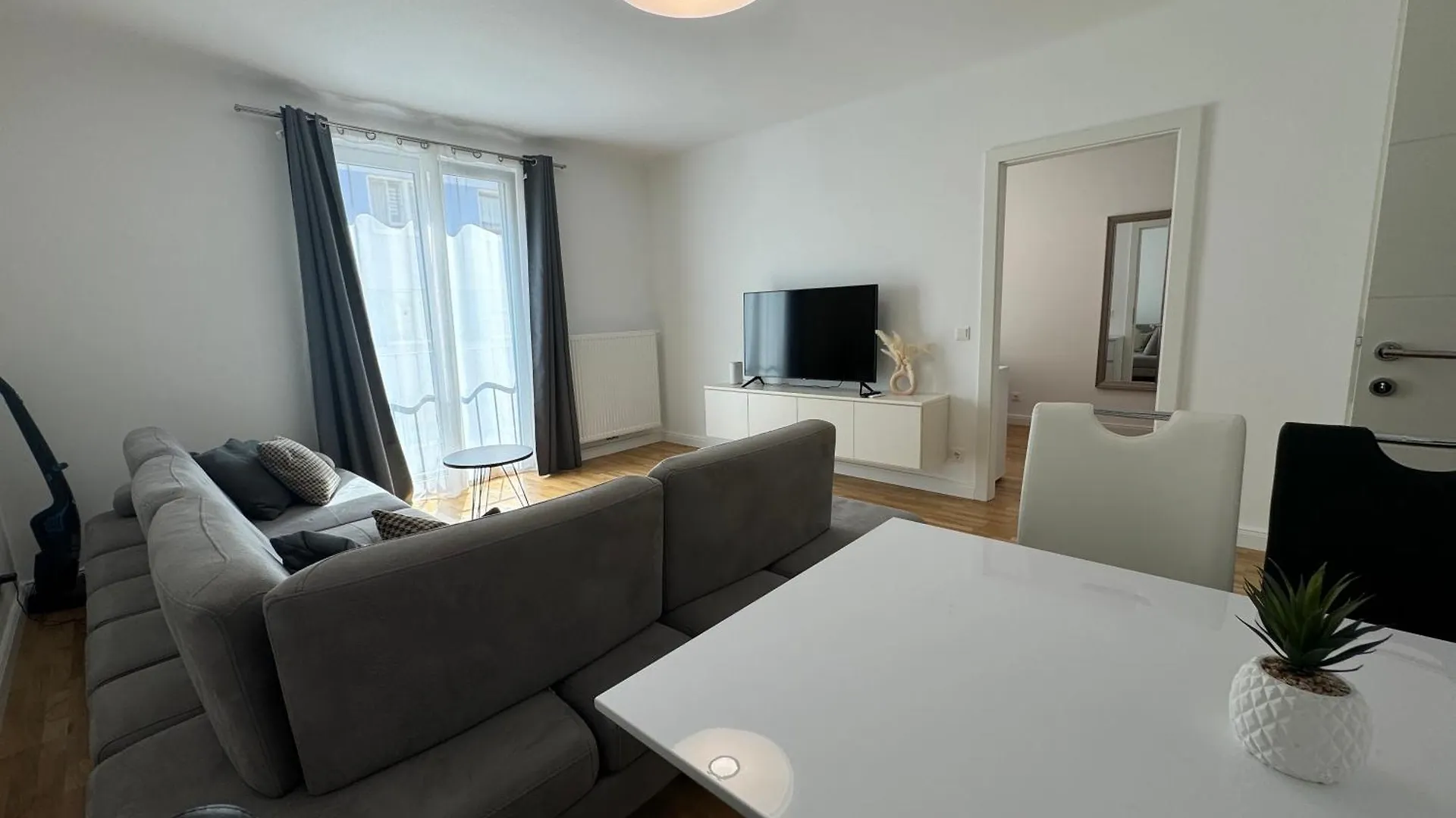 Gemuetliche 2- Zimmer Apartment Nahe Neuen Donau Wenen