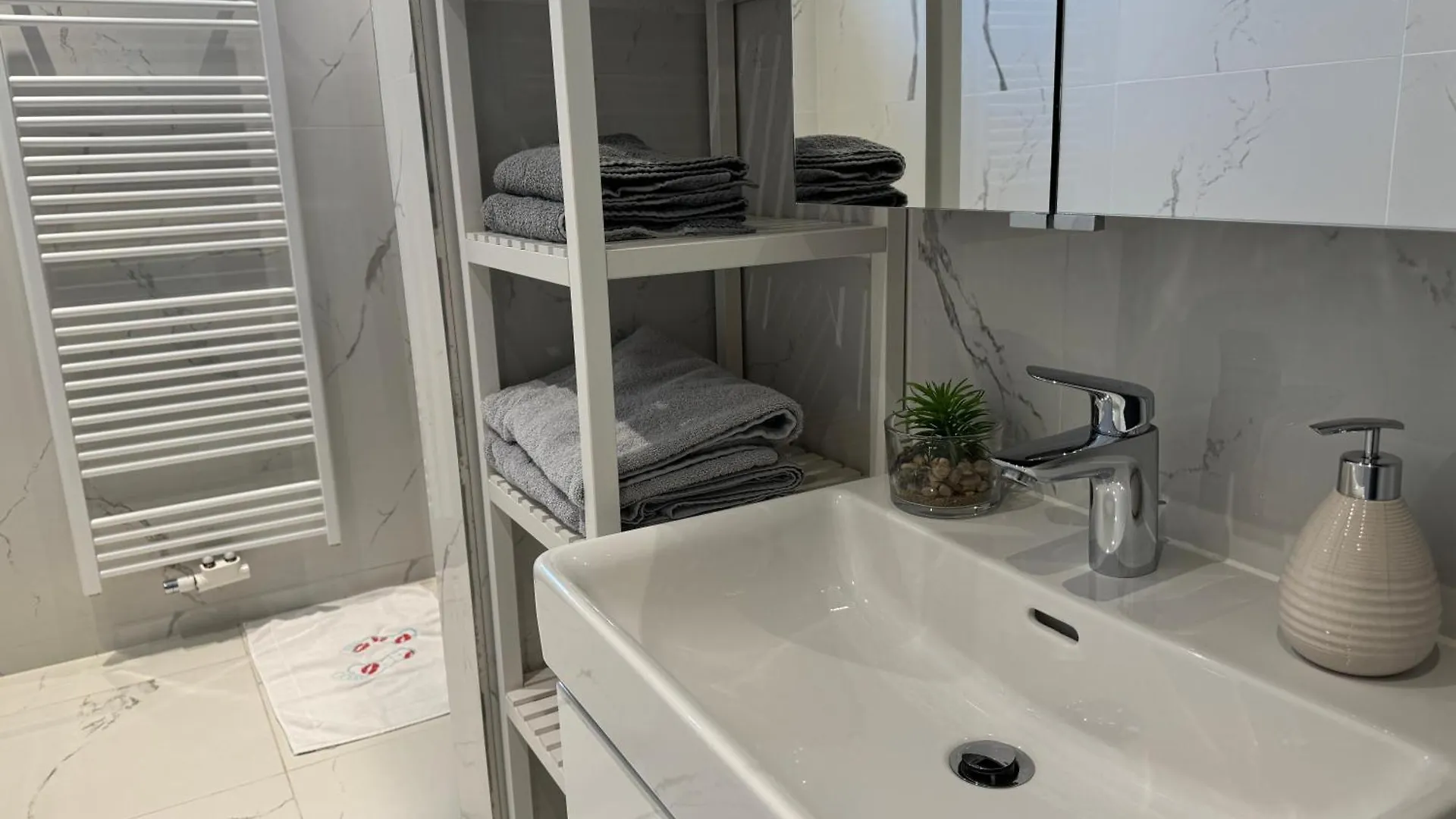 Gemuetliche 2- Zimmer Apartment Nahe Neuen Donau Wenen